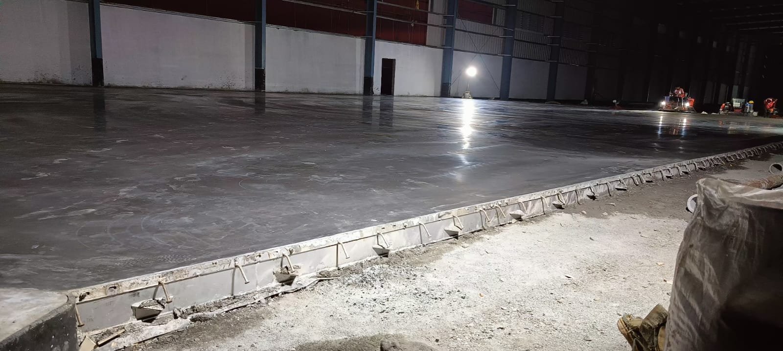 FM2 Flooring (Laser Screed)